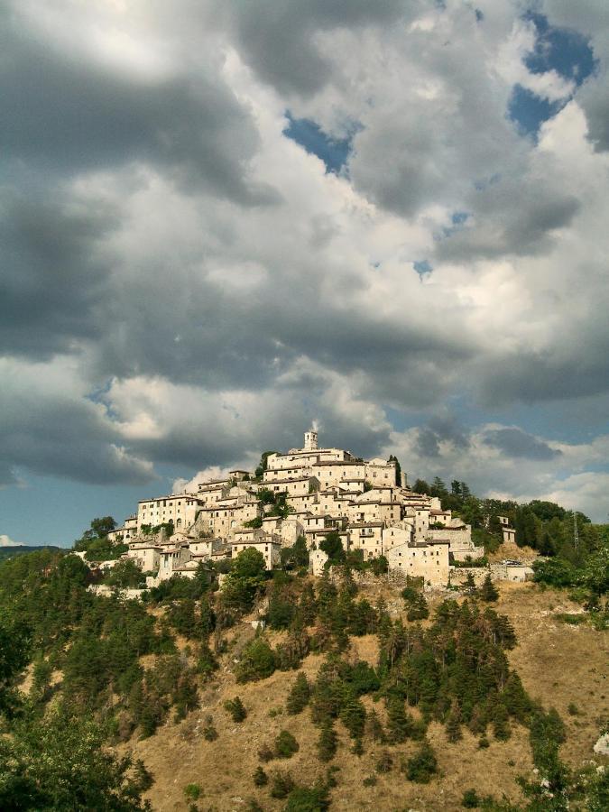 Albergo Diffuso Crispolti Labro Экстерьер фото