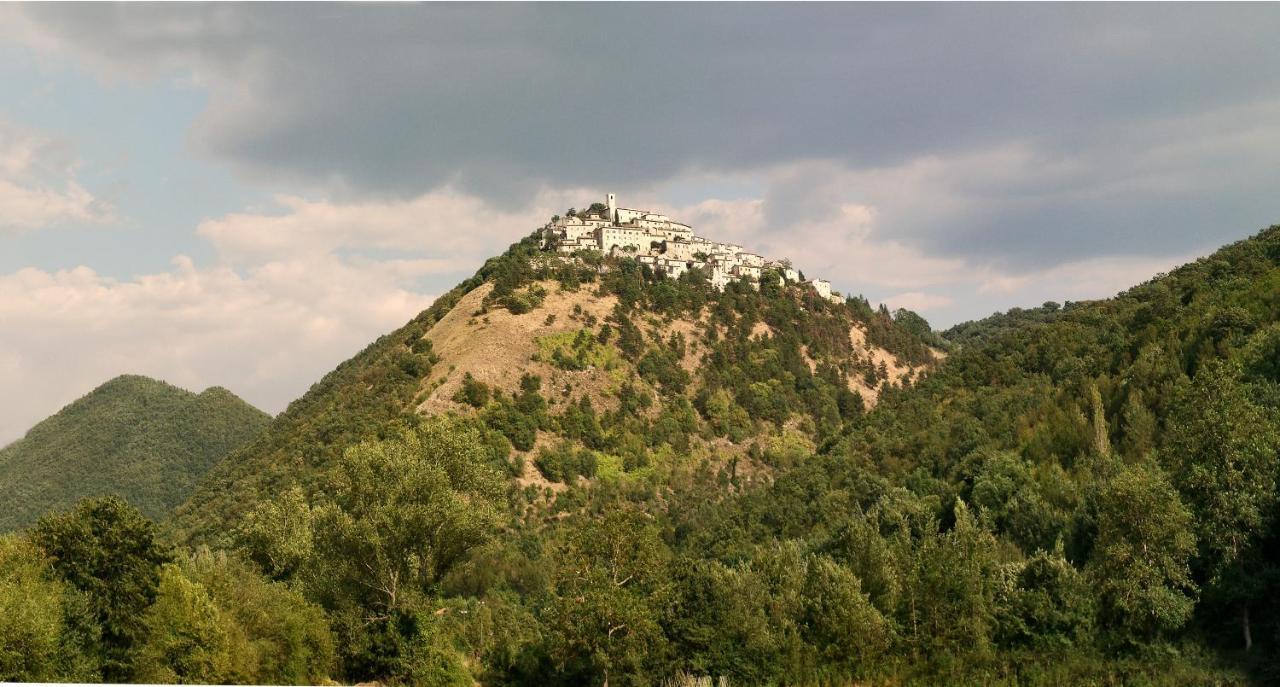 Albergo Diffuso Crispolti Labro Экстерьер фото